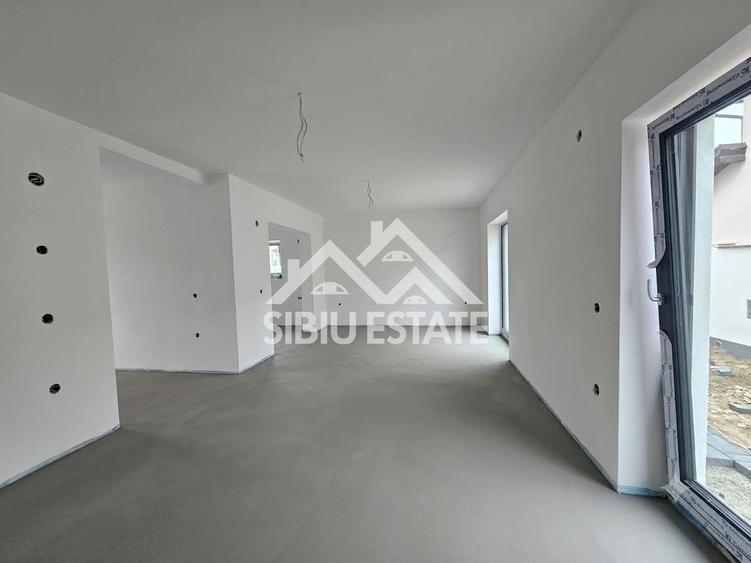 Duplex cu 4 camere cu Canalizare în Șelimbăr