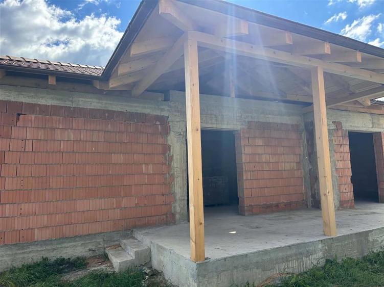 Duplex cu 3 camere cu Teren 500 Mp în Stupini