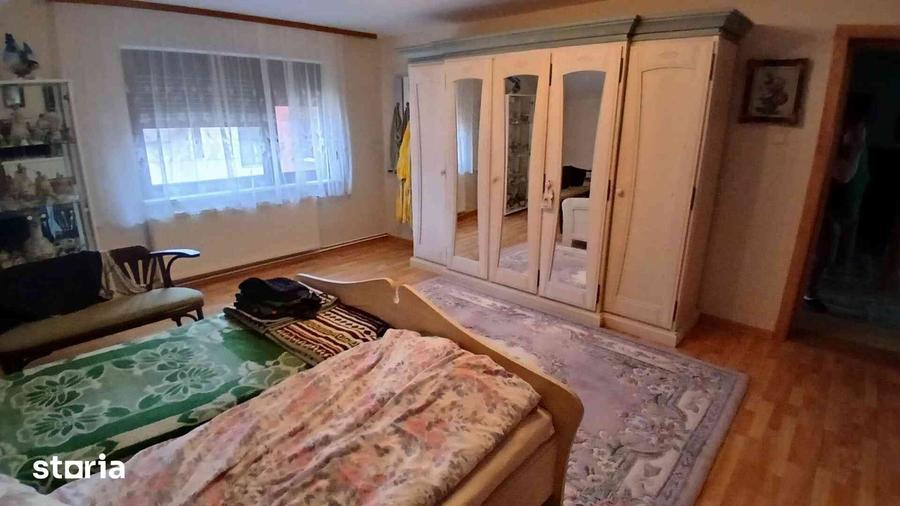 Casă cu 7 camere cu Teren 700 Mp în Caransebeș