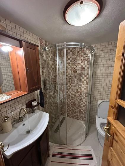 Casă cu Teren 10000 Mp în Plai