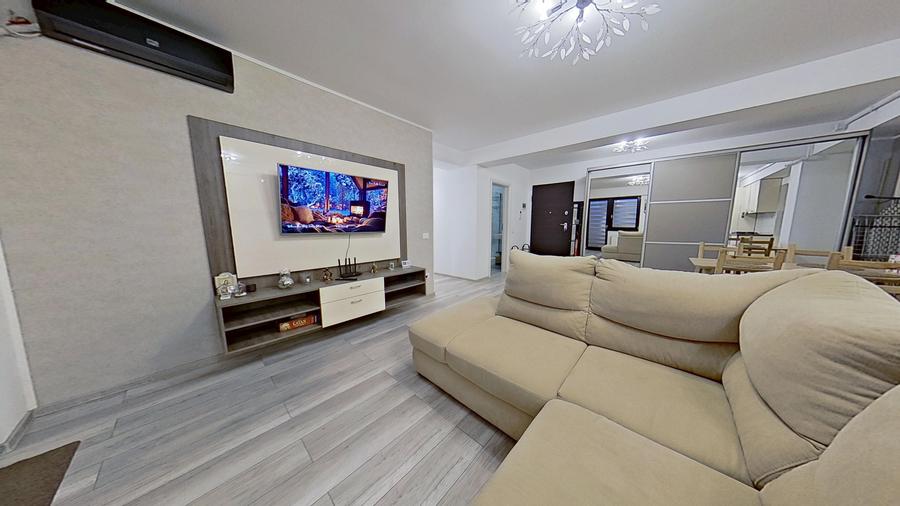 Apartament cu 3 camere semidecomandat în Dămăroaia