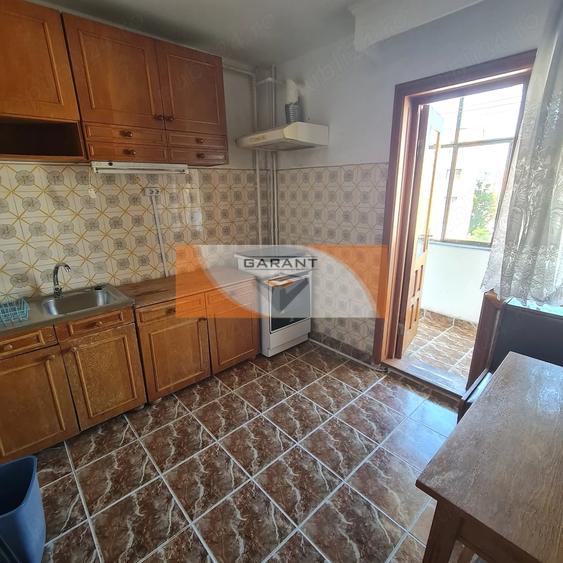 Apartament cu 3 camere decomandat în Eremia