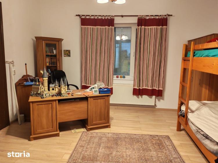 Casă cu 3 camere cu Teren 1050 Mp în Central