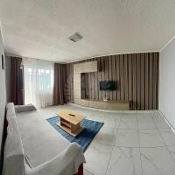 Apartament cu 3 camere decomandat, mobilat în Republicii