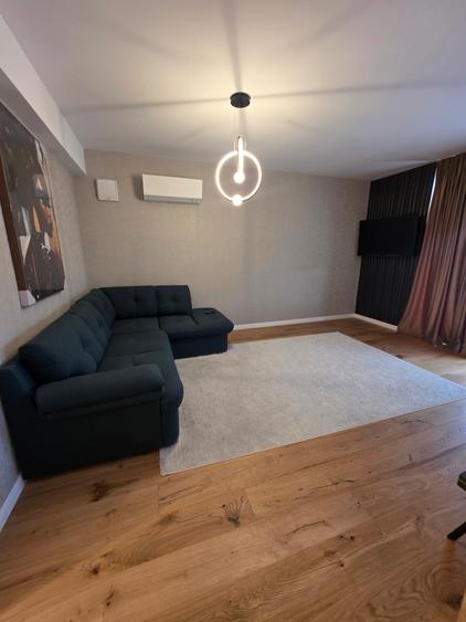 Apartament cu 3 camere decomandat în Aviației