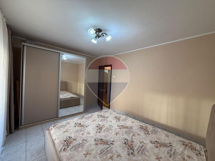 Apartament cu 3 camere decomandat, mobilat în Nerva Traian