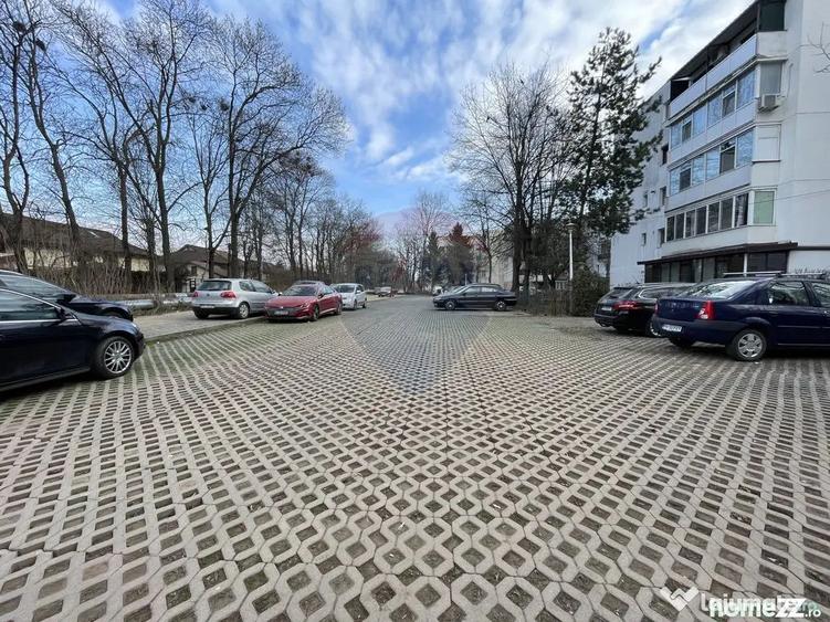 Apartament cu 3 camere semidecomandat în Nord