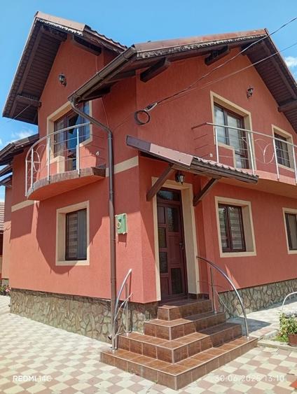 Casă cu 4 camere în Central