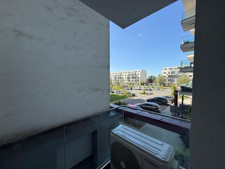 Apartament cu 3 camere semidecomandat, mobilat în Pipera