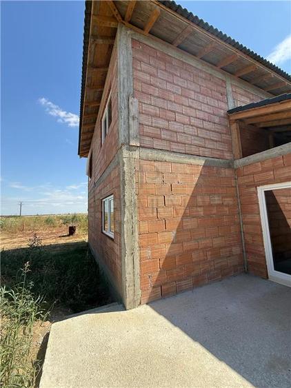 Duplex cu 4 camere cu Teren 250 Mp în Moșnița Veche