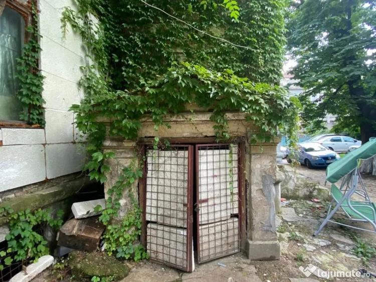Casă cu 7 camere cu Teren 1206 Mp în Calea Călărașilor