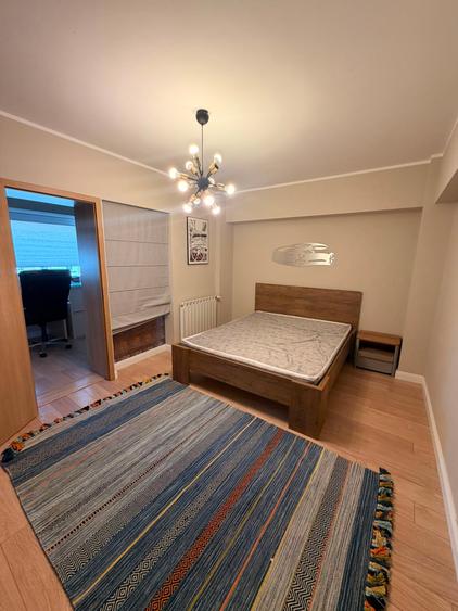 Apartament cu 3 camere decomandat în Victoriei