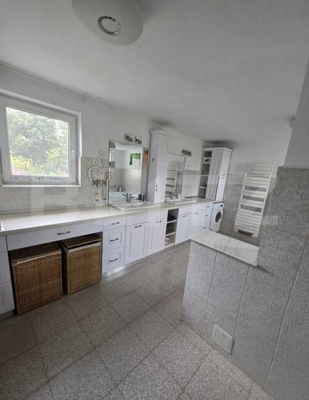 Casă individuală cu 6 camere cu Canalizare în Tecuci