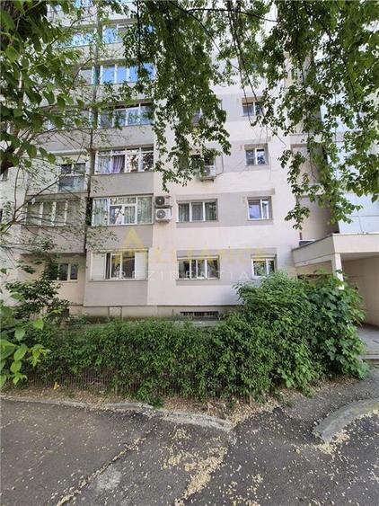 Apartament cu 2 camere decomandat în Titan