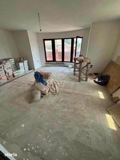 Casă cu 5 camere cu Teren 590 Mp în Central