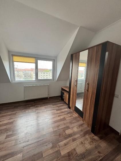 Apartament cu 3 camere semidecomandat, mobilat în Lipovei