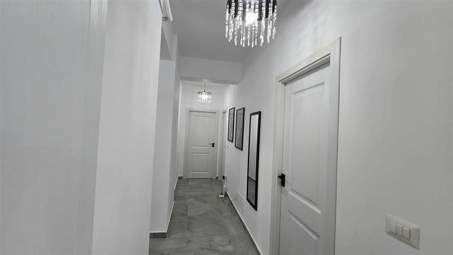 Apartament cu 3 camere decomandat, mobilat în Sud