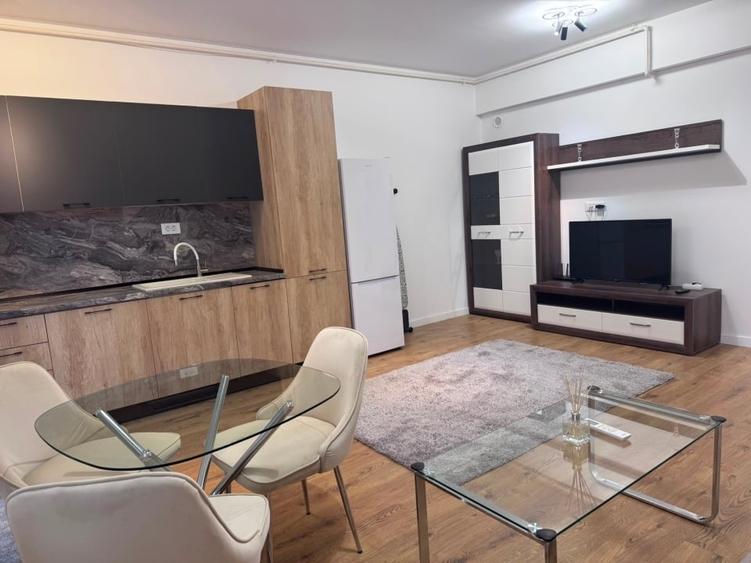 Apartament cu 2 camere semidecomandat, mobilat în Central