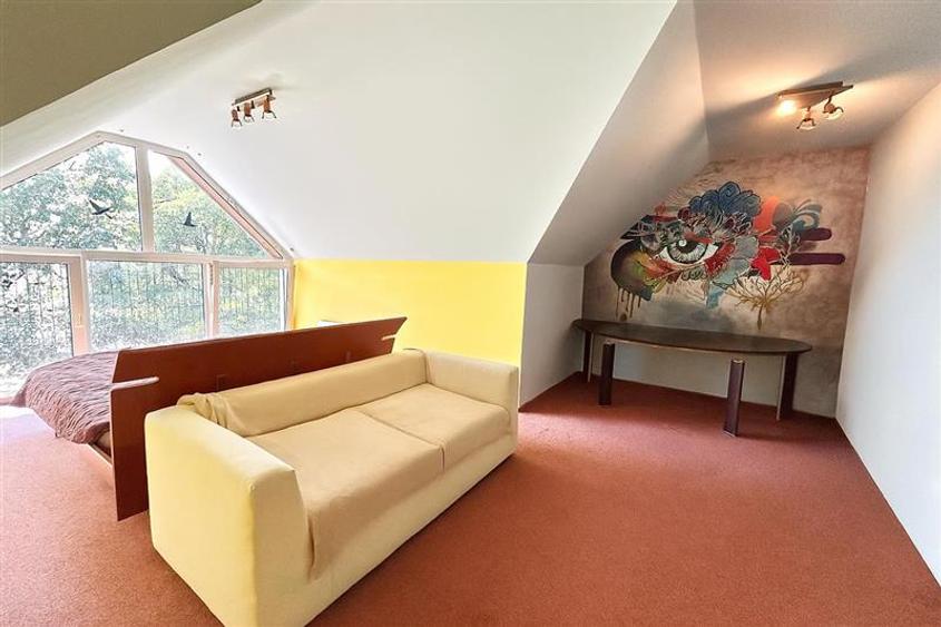 Casă individuală cu 10 camere cu Canalizare în Baciu