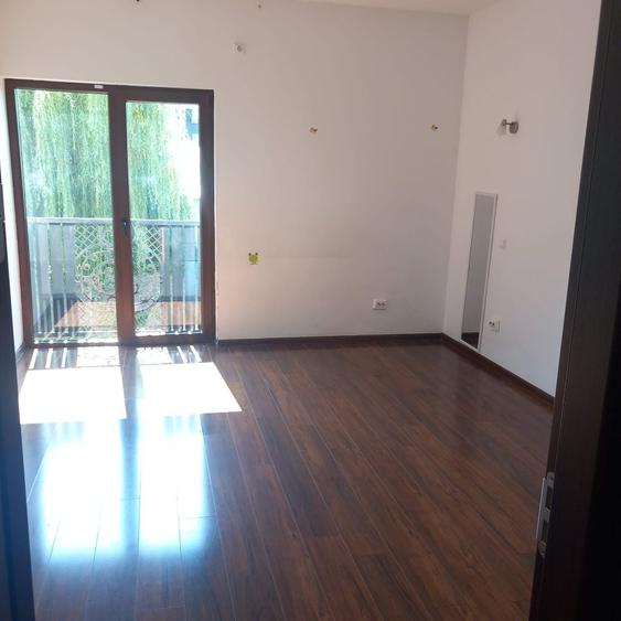Casă cu 4 camere cu Teren 300 Mp în Central
