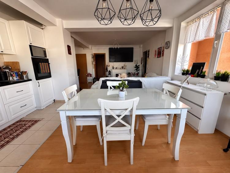 Apartament cu 3 camere decomandat, mobilat în Dumbrăvița