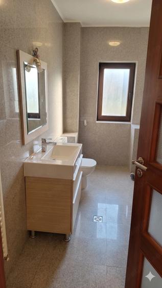 Casă cu 5 camere cu Canalizare în Vitan