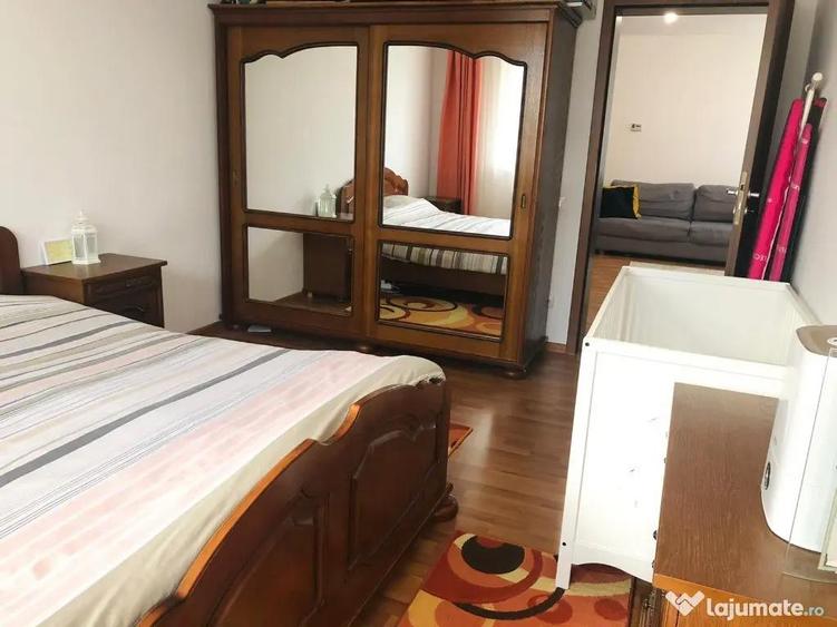 Apartament cu 3 camere semidecomandat în Florești
