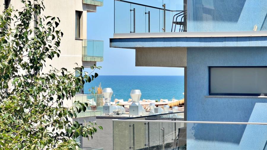 Apartament cu 2 camere semidecomandat, mobilat în Mamaia