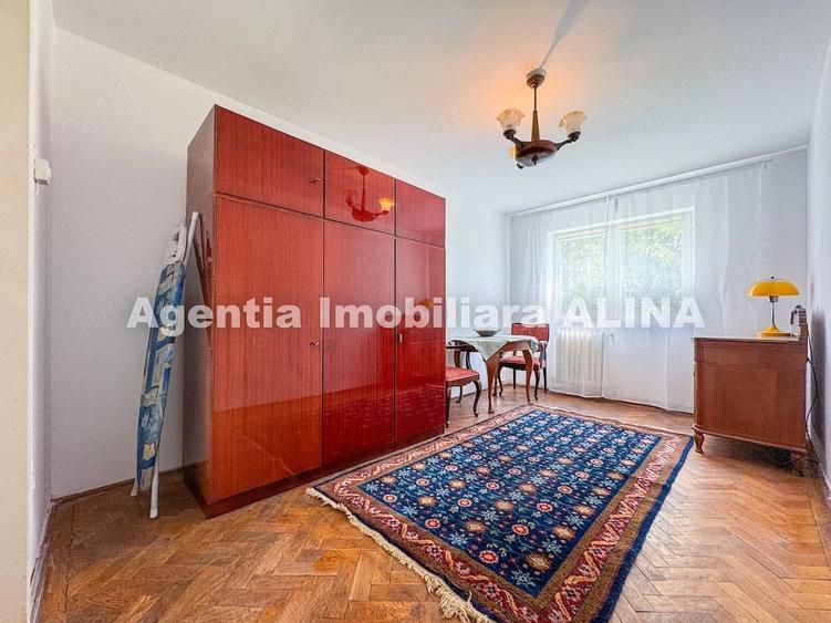 Apartament cu 4 camere decomandat în Progresul