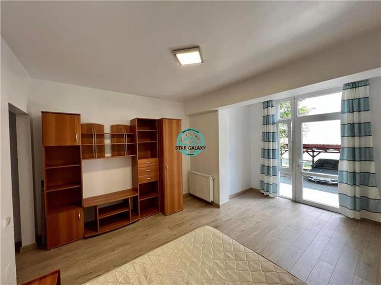 Apartament cu 3 camere decomandat, mobilat în 1848