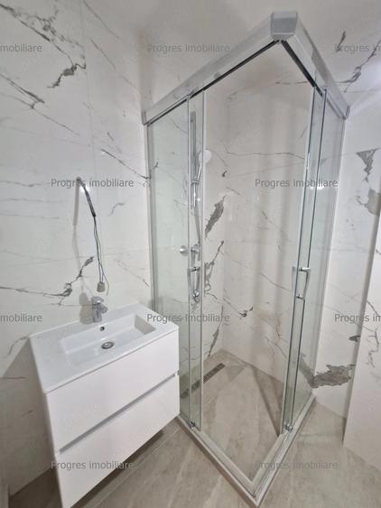 Apartament cu 3 camere semidecomandat în Aradului