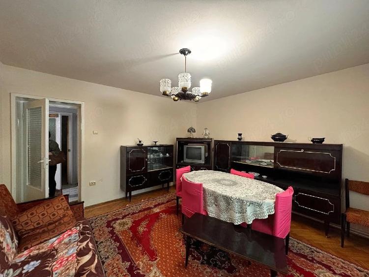 Apartament cu 3 camere decomandat în Central