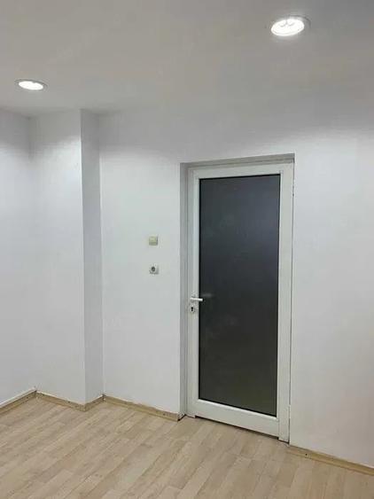 Spațiu comercial, de 12 mp, în Romană