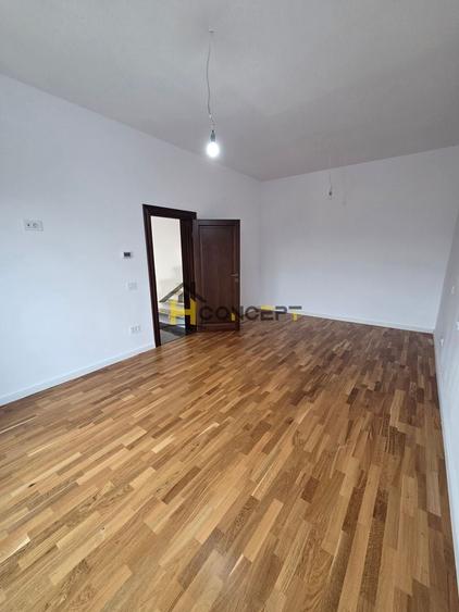 Casă individuală cu 5 camere cu Canalizare în Theodor Pallady