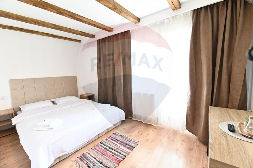 Hotel/Pensiune, de 342 mp, în Baia de Fier