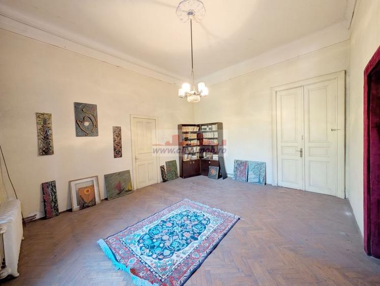 Apartament cu 3 camere semidecomandat în Victoriei