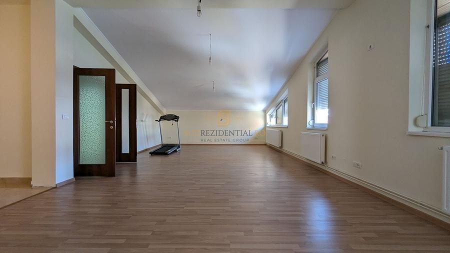 Casă individuală cu 8 camere cu Canalizare în Metalurgiei