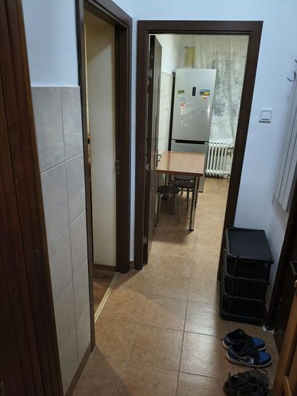 Apartament cu 2 camere semidecomandat în Berceni