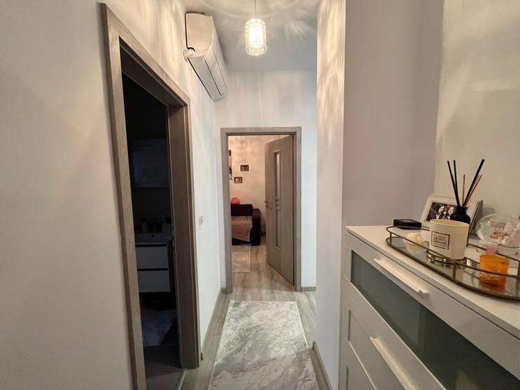 Apartament cu 3 camere semidecomandat în Valea Adâncă