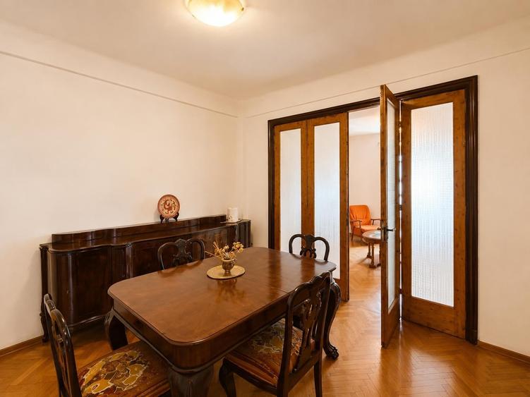 Apartament cu 4 camere semidecomandat în Universitate