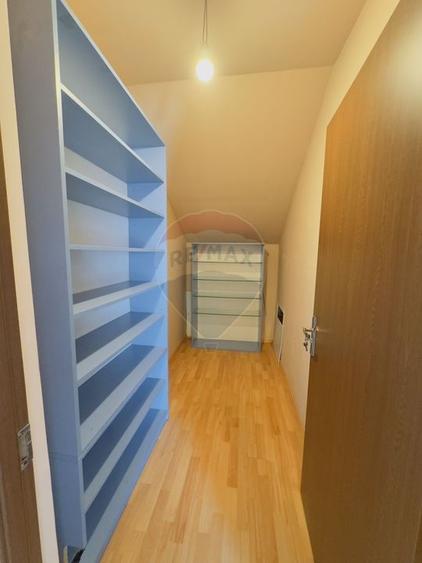 Casă individuală cu 5 camere cu Teren 500 Mp în Paleu