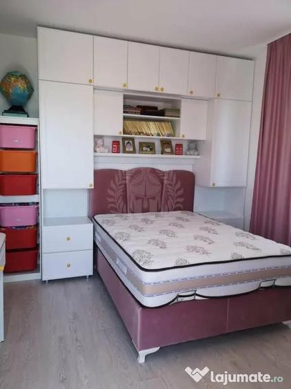 Apartament cu 3 camere decomandat în Albert
