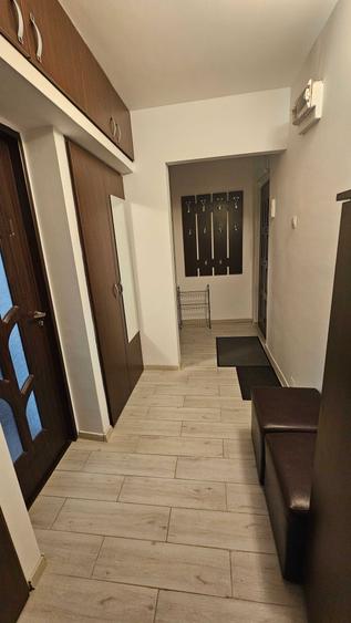 Inchiriez apartament 3 camere, semidecomandat, Rovine, 67 mp, etaj 1 - 5