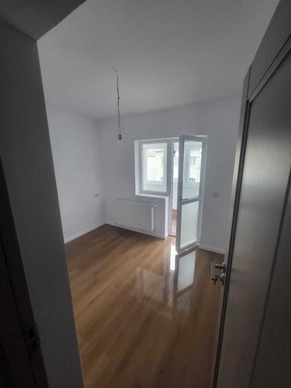 Apartament cu 3 camere decomandat în Mioriței