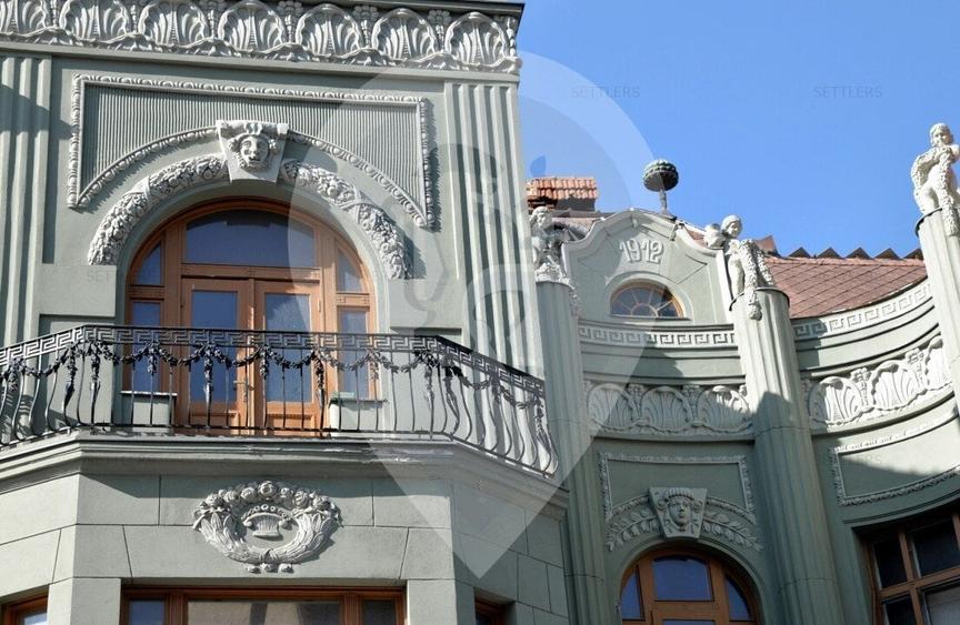 Casă individuală cu 7 camere cu Canalizare în Centrul Istoric