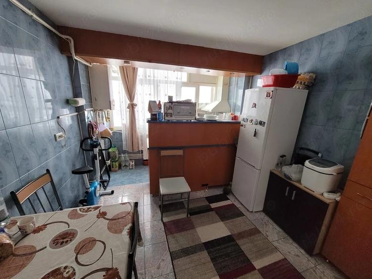 Apartament cu 3 camere decomandat în Central