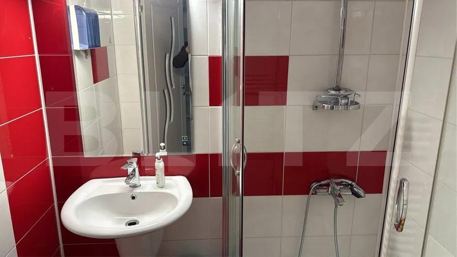 Apartament cu 2 camere semidecomandat, mobilat în Central