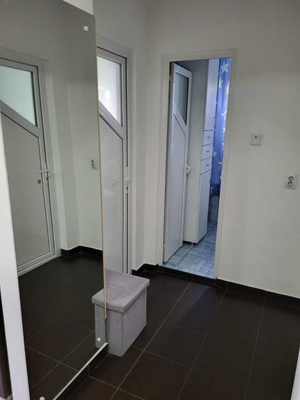 Apartament cu 3 camere decomandat în Voineasa