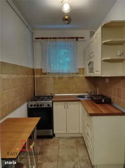 Apartament cu 3 camere decomandat în Vulcan