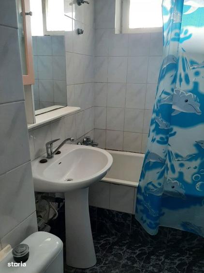 Apartament cu 3 camere semidecomandat în Drumul Taberei